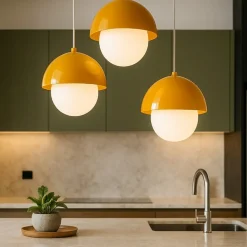 Lampadari Cucina-Selezionato da Mazzolaluce Lampadario per cucina moderna 3 luci pendenti a cupola ocra
