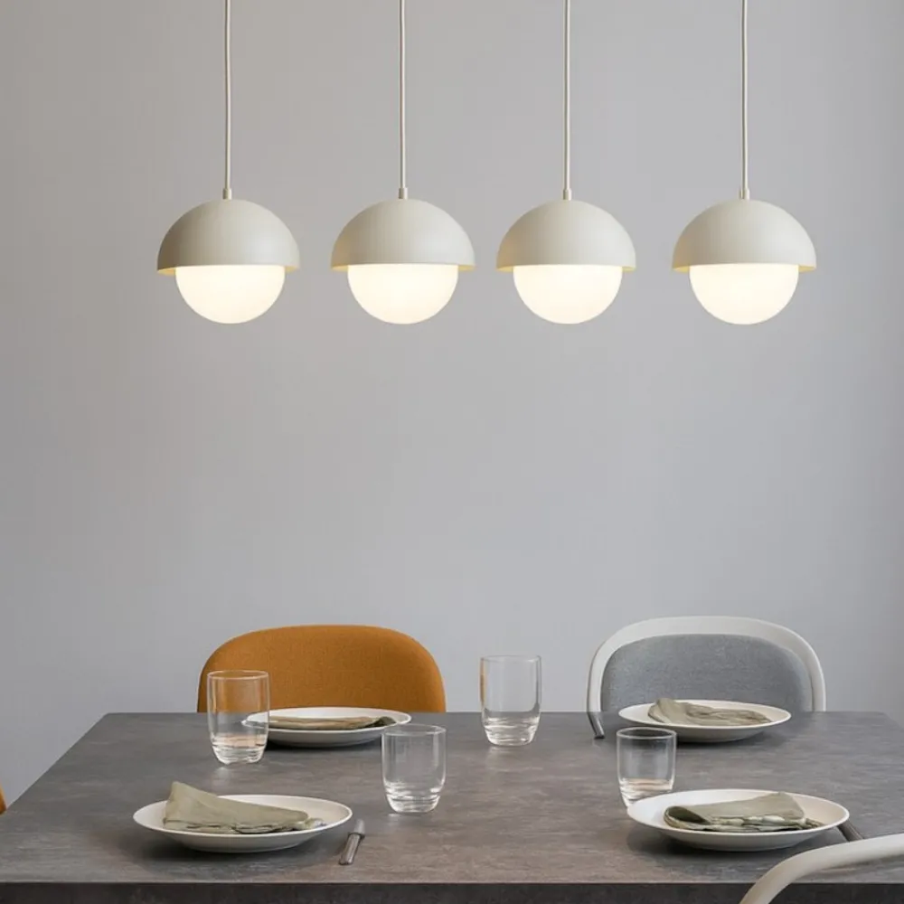 Lampadari Cucina-Selezionato da Mazzolaluce Lampadario per cucina moderna 4 luci pendenti beige a cupola
