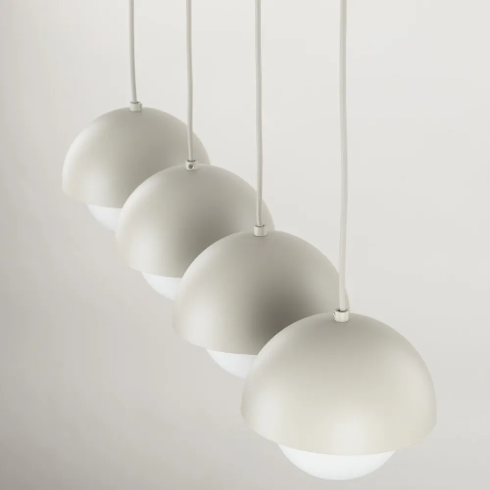 Lampadari Cucina-Selezionato da Mazzolaluce Lampadario per cucina moderna 4 luci pendenti beige a cupola