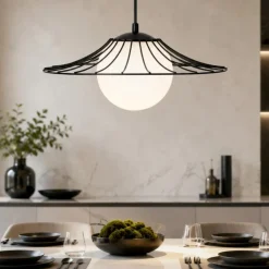Lampadari Cucina-Selezionato da Mazzolaluce Lampadario per cucina moderna nero sfera bianca 36 cm