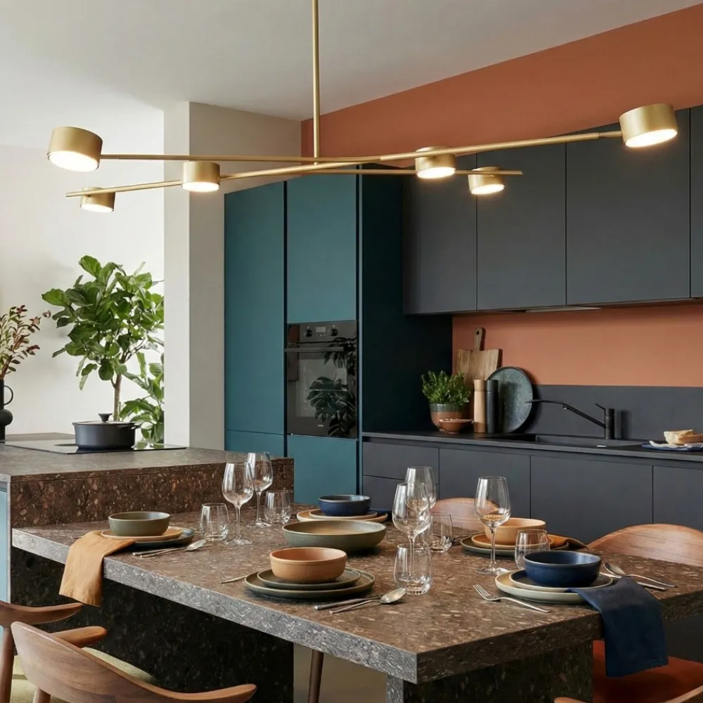 Lampadari Cucina-Selezionato da Mazzolaluce Lampadario per cucina moderna beige luci orientabili