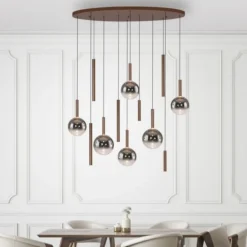 Lampadari Moderni-Selezionato da Mazzolaluce Lampadario per grande soggiorno moderno con pendenti