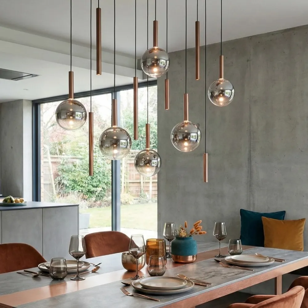 Lampadari Moderni-Selezionato da Mazzolaluce Lampadario per grande soggiorno moderno con pendenti