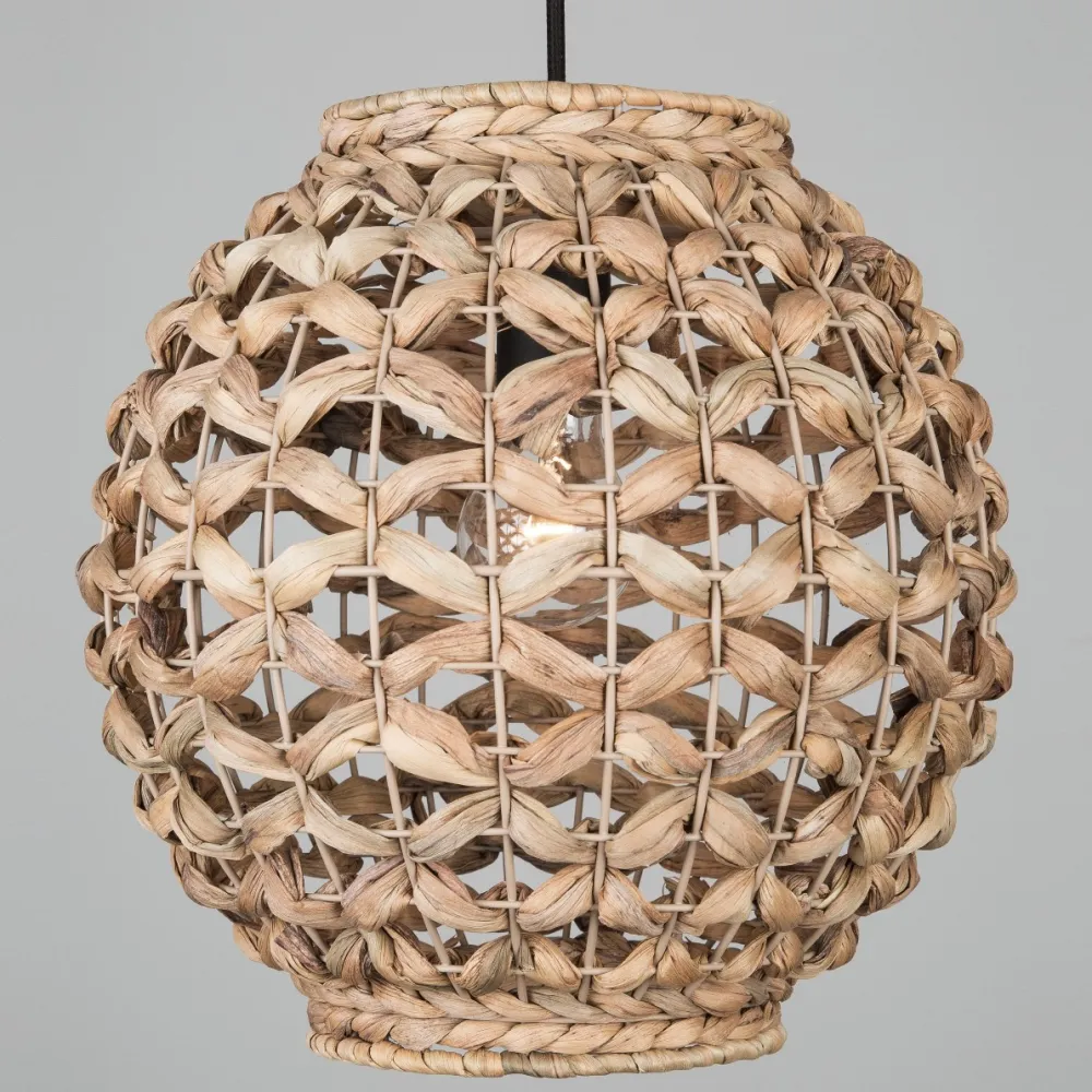 Lampadari Moderni-Selezionato da Mazzolaluce Lampadario per sala da pranzo sfera di rattan e giacinto essiccato