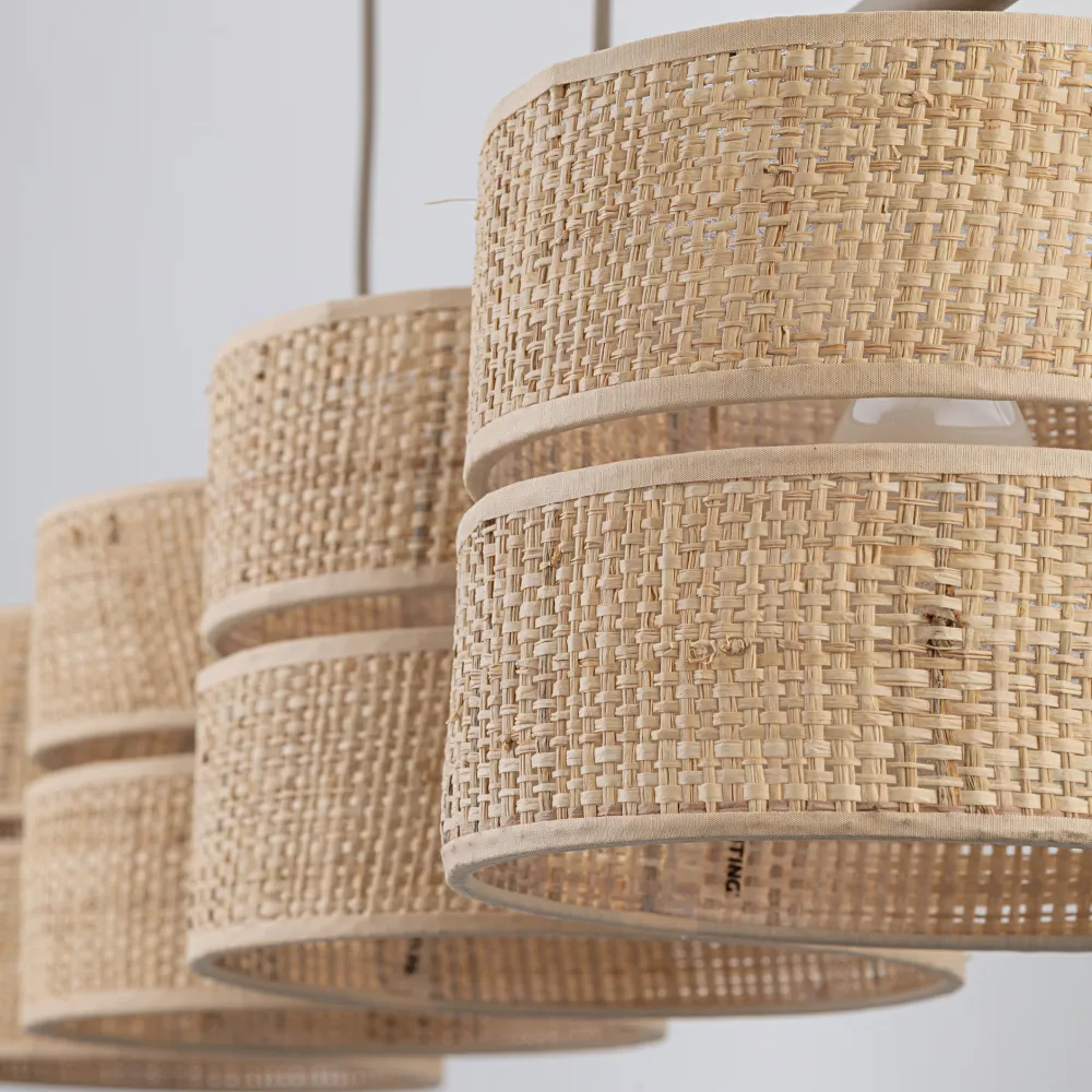 Lampadari Moderni-Selezionato da Mazzolaluce Lampadario per sala da pranzo paralumi di paglia