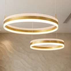 Lampadari Moderni-Selezionato da Mazzolaluce Lampadario per salone doppio cerchio oro led 3000k dimmerabile