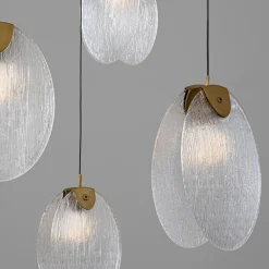 Lampadari Moderni-Selezionato da Mazzolaluce Lampadario per salone stile contemporaneo conchiglie di vetro