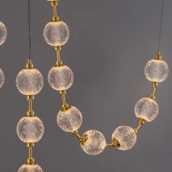 Lampadari Moderni-Selezionato da Mazzolaluce Lampadario per salotto contemporaneo con decentramento sfere vetro led 3000k