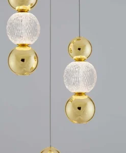 Lampadari Moderni-Selezionato da Mazzolaluce Lampadario per salotto contemporaneo sfere pendenti oro