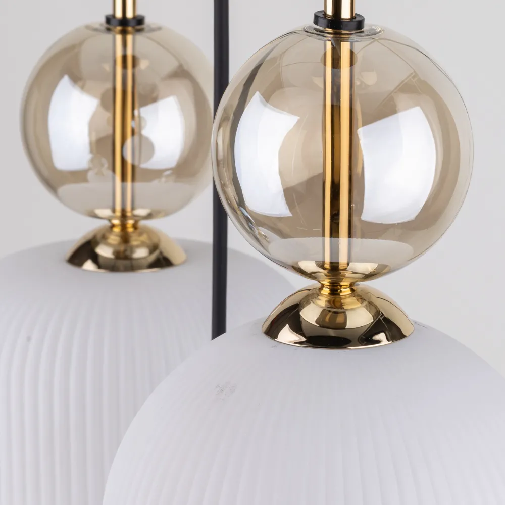 Lampadari Moderni-Selezionato da Mazzolaluce lampadario per soggiorno contemporaneo 5 vetri ambra bianco pendenti
