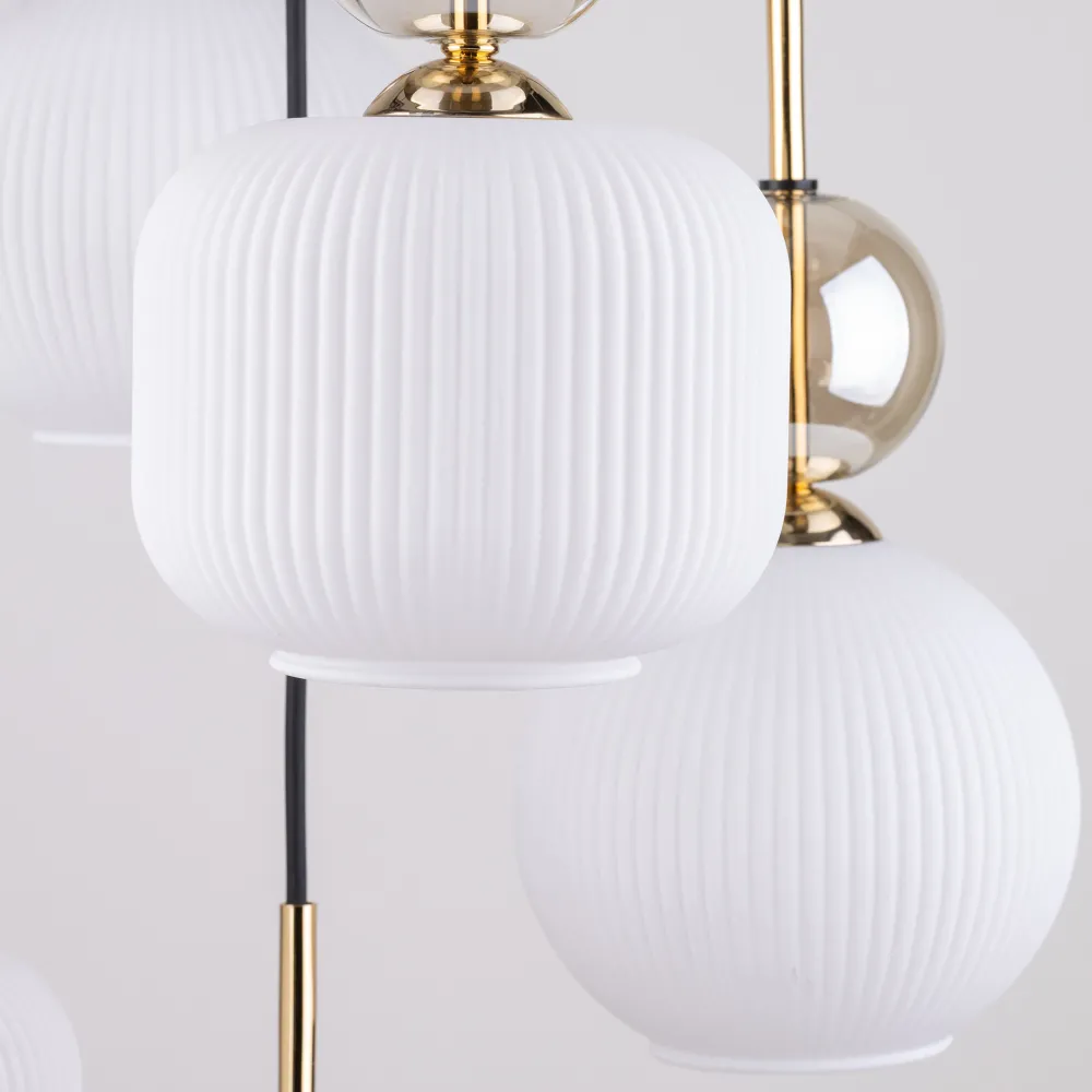 Lampadari Moderni-Selezionato da Mazzolaluce lampadario per soggiorno contemporaneo 5 vetri ambra bianco pendenti