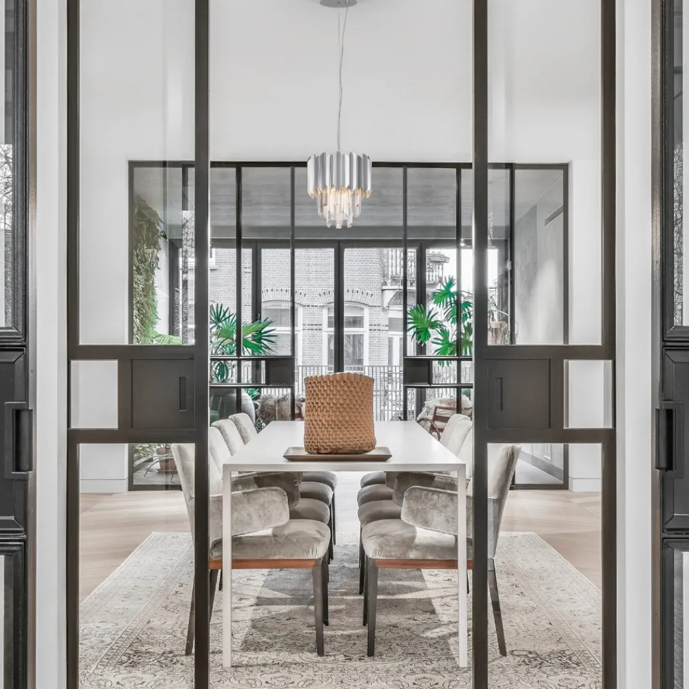 Lampadari Moderni-Selezionato da Mazzolaluce Lampadario per soggiorno cromo con cristalli elegante