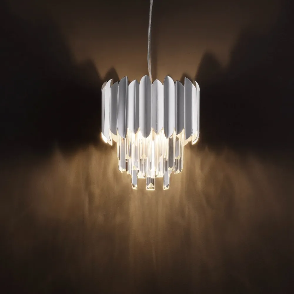 Lampadari Moderni-Selezionato da Mazzolaluce Lampadario per soggiorno cromo con cristalli elegante