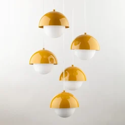 Lampadari Moderni-Selezionato da Mazzolaluce Lampadario per soggiorno 5 luci pendenti a cupola ocra