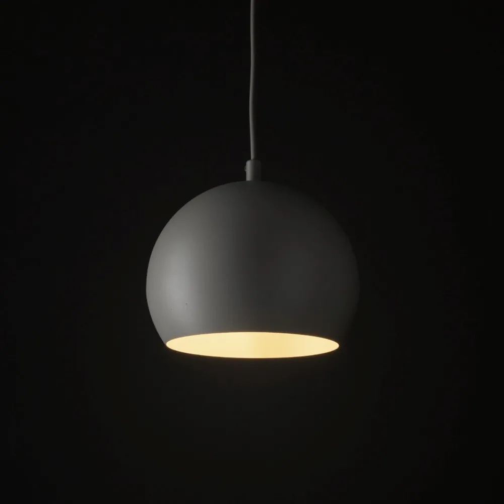 Lampadari Cucina-Selezionato da Mazzolaluce Lampadario per tavolo da cucina beige a cupola