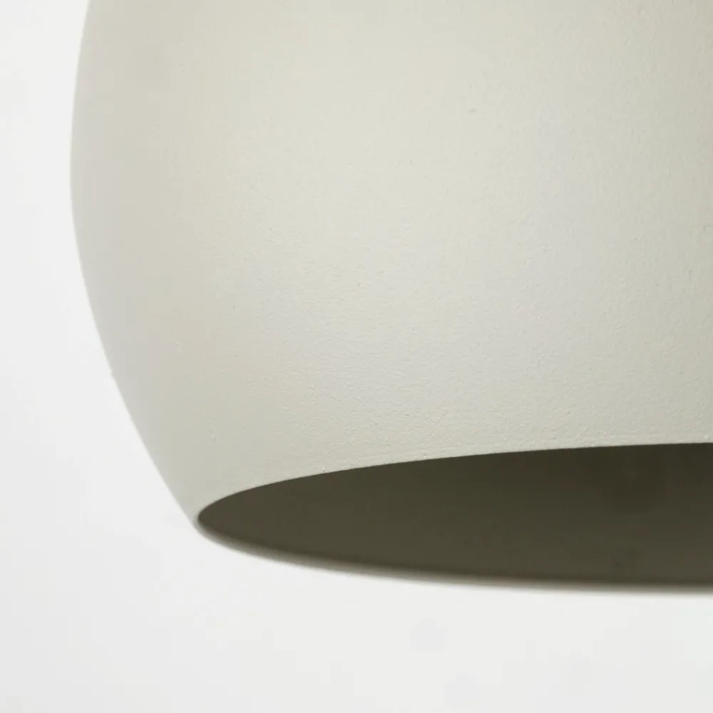 Lampadari Cucina-Selezionato da Mazzolaluce Lampadario per tavolo da cucina beige a cupola