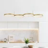 Lampadari Moderni-Selezionato da Mazzolaluce Lampadario per tavolo da pranzo anelli oro led 3000k design
