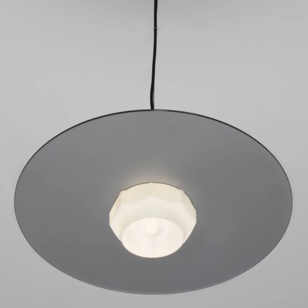 Lampadari Cucina-Selezionato da Mazzolaluce Lampadario piatto 45 cm a sospensione in vetro bianco fume design moderno per cucina