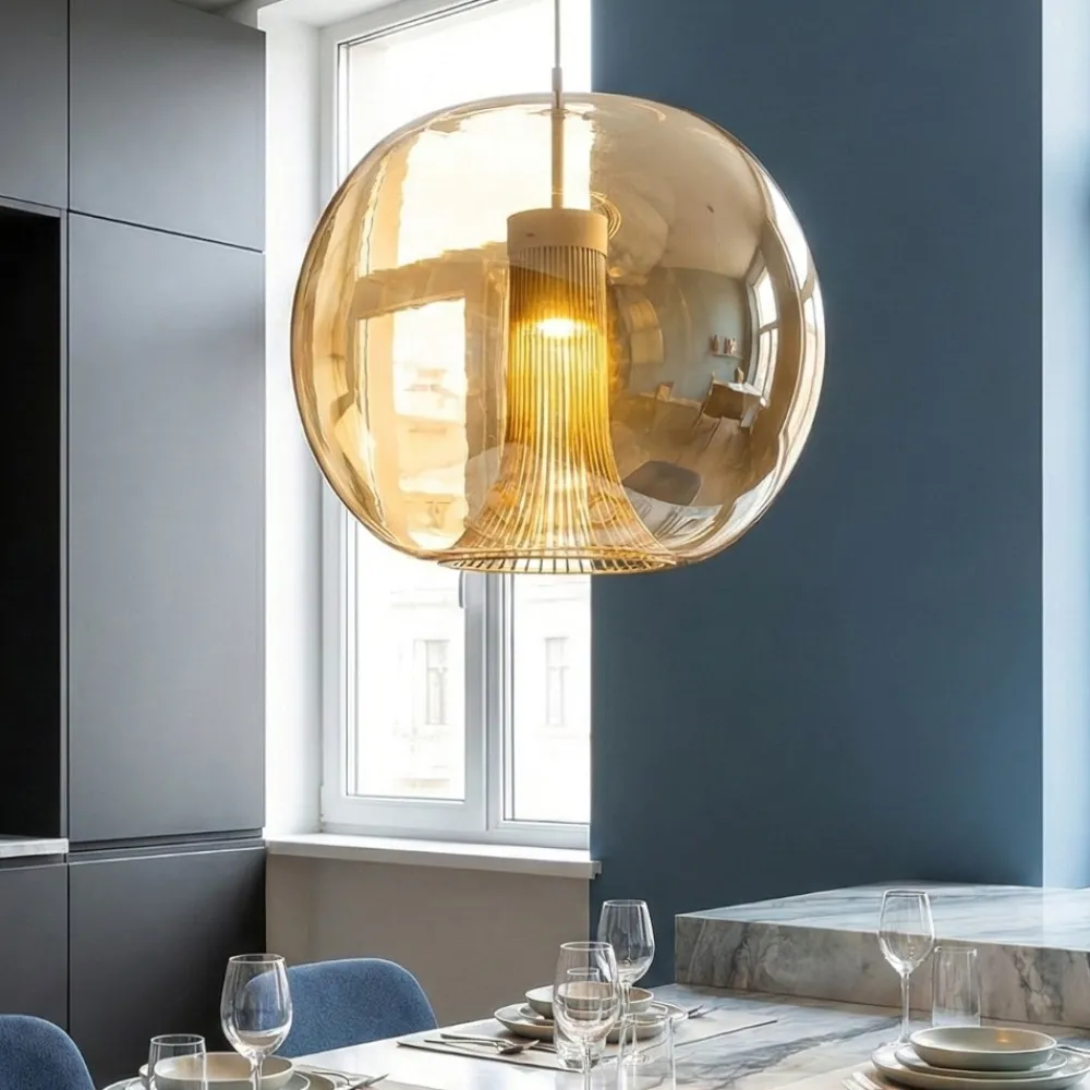 Lampadari Moderni-Selezionato da Mazzolaluce Lampadario sfera di vetro ambra trasparente struttura oro