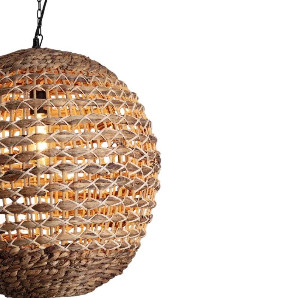 Lampadari Moderni-Selezionato da Mazzolaluce Lampadario sfera in rattan e giacinto essiccato per soggiorno