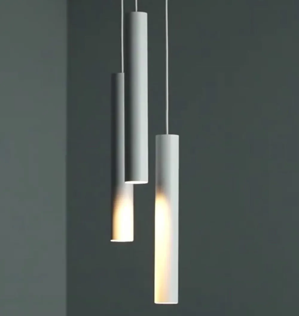 Lampadari Moderni-Selezionato da Mazzolaluce Lampadario tre luci cilindri bianchi grappolo a cascata