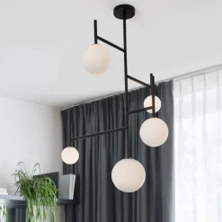 Lampadari Moderni-Selezionato da Mazzolaluce Lampadario verticale sfere vetro design nero per soggiorno