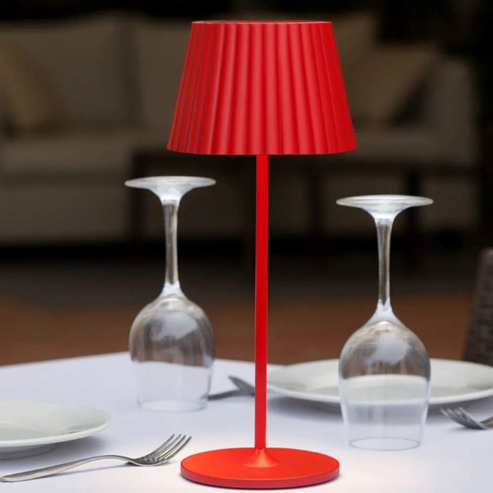 Lampade Da Tavolino Esterno-Selezionato da Mazzolaluce Lampada rossa da tavolino ricaricabile ortatile led moderna