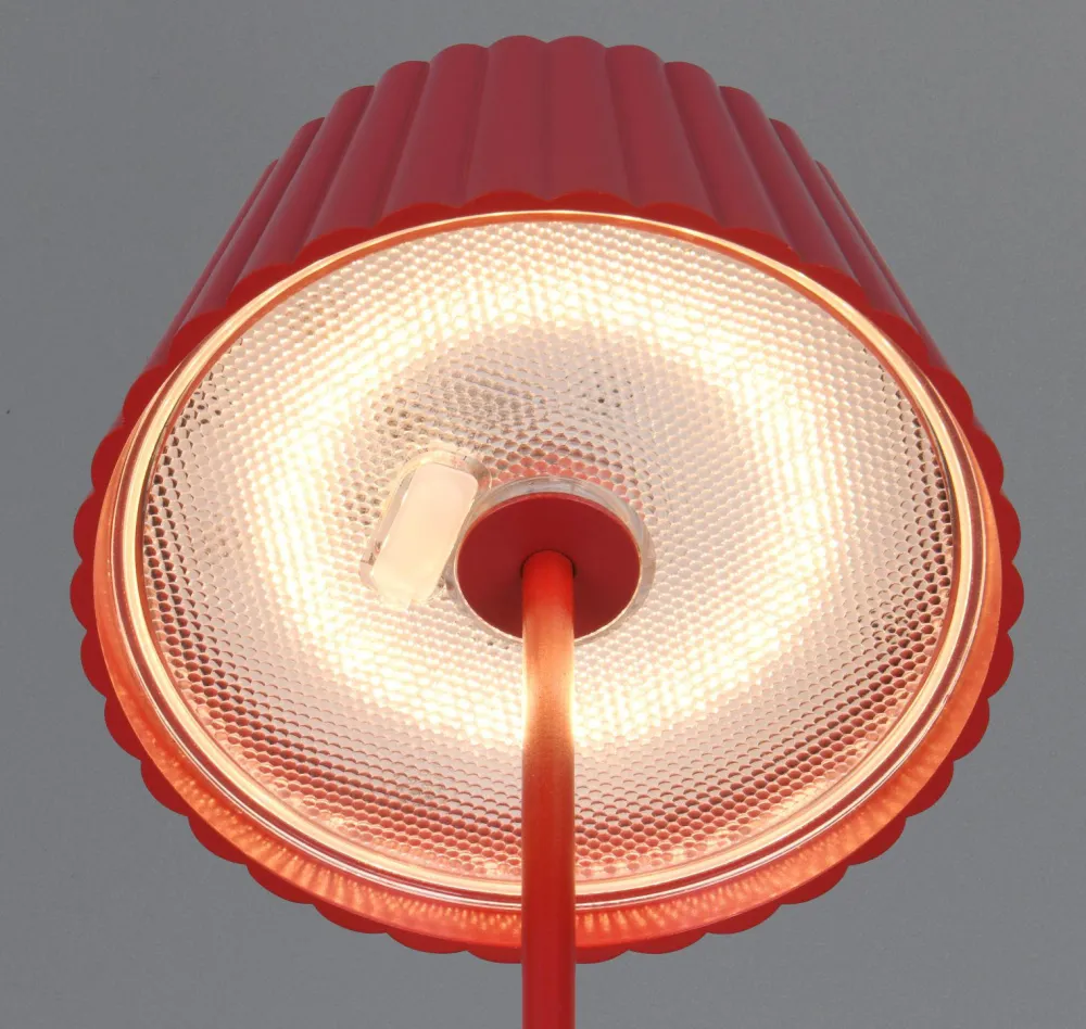 Lampade Da Tavolino Esterno-Selezionato da Mazzolaluce Lampada rossa da tavolino ricaricabile ortatile led moderna