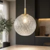 Lampade A Sospensione-Selezionato da Mazzolaluce Lampada sfera 21 cm a sospensione oro vetro trasparente rigato stile contemporaneo