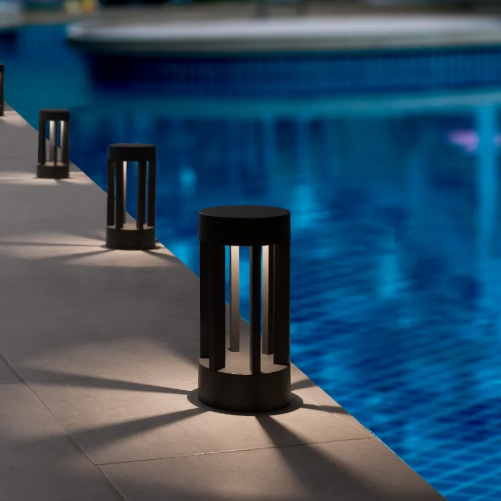 Lampioni Da Giardino-Selezionato da Mazzolaluce Lampioncino antracite moderno da giardino led 8w 3000k