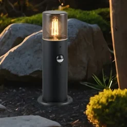 Lampioni Da Giardino-Selezionato da Mazzolaluce Lampioncino nero da giardino tubolare con sensore di movimento