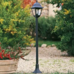 Lampioni Da Giardino-Selezionato da Mazzolaluce Lampione alto nero da giardino per esterno classico