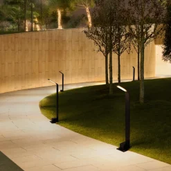Lampioni Da Giardino-Selezionato da Mazzolaluce Lampione da giardino design sottile nero led 7w 3000k moderno