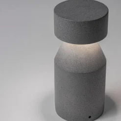 Lampioni Da Giardino-Selezionato da Mazzolaluce Lampione da giardino in cemento nero led 12w 3000k ip65