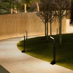 Lampioni Da Giardino-Selezionato da Mazzolaluce Lampione da giardino moderno nero led 7w 3000k