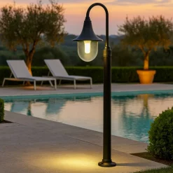Lampioni Da Giardino-Selezionato da Mazzolaluce Lampione da giardino nero classico