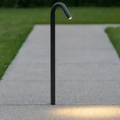 Lampioni Da Giardino-Selezionato da Mazzolaluce Lampione led curvo 80cm nero per giardino anti corrosione