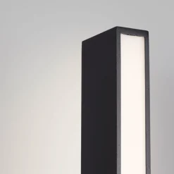 Lampioni Da Giardino-Selezionato da Mazzolaluce Lampione nero alto per giardini led 23w 3000k design moderno rettangolare