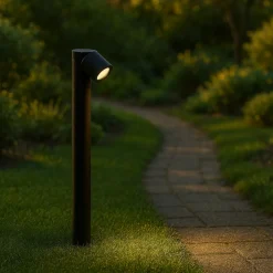 Lampioni Da Giardino-Selezionato da Mazzolaluce Lampione nero da giardino luce orientabile moderno