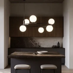 Lampadari Cucina-Maytoni lampadario per cucina moderna ring nero sfere vetro bianco