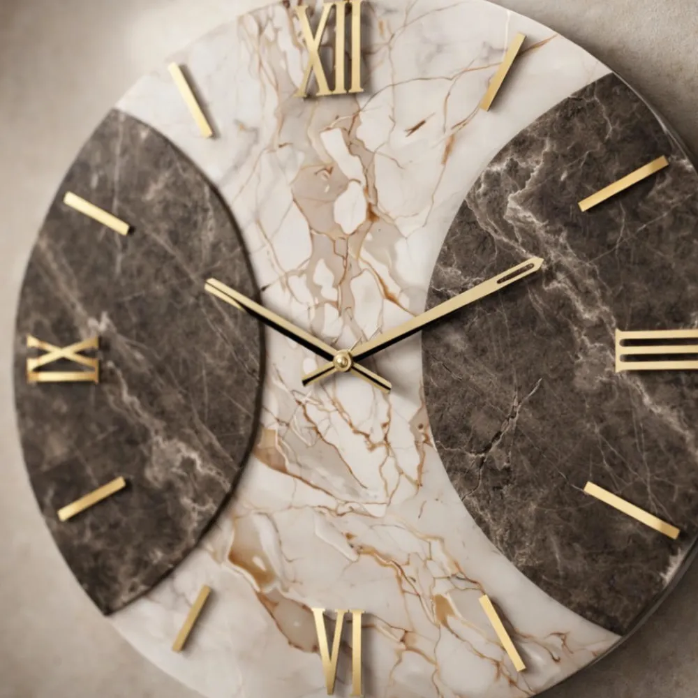 Orologi Da Parete Moderni-Selezionato da Mazzolaluce Orologio a parete moderno effetto marmo design numeri romani oro 60cm