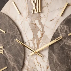 Orologi Da Parete Moderni-Selezionato da Mazzolaluce Orologio a parete moderno effetto marmo design numeri romani oro 60cm