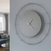 Orologi Da Parete Moderni-Selezionato da Mazzolaluce Orologio a parete moderno rotondo metallo fango 94cm