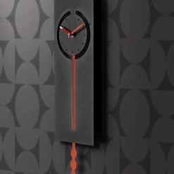 Orologi Da Parete Moderni-Selezionato da Mazzolaluce Orologio a pendolo da parete moderno nero e rosso