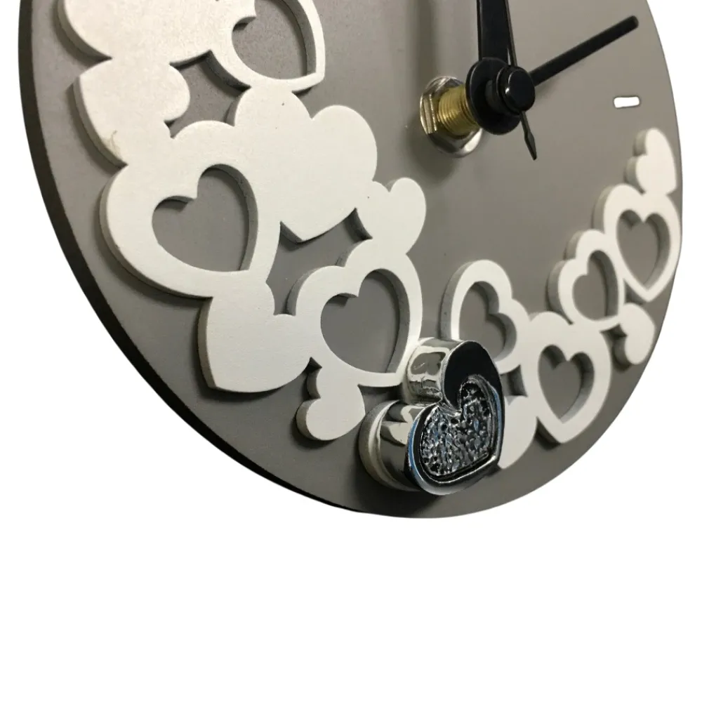 Soprammobili Moderni-Selezionato da Mazzolaluce Orologio da comodino moderno cuori grigio fp