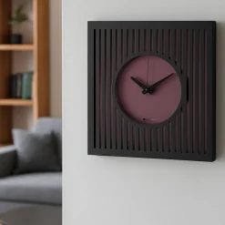 Orologi Da Parete Moderni-Selezionato da Mazzolaluce Orologio da muro moderno design quadrato nero e viola 35x35