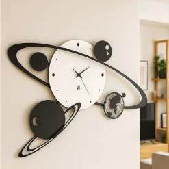 Orologi Da Parete Moderni-Selezionato da Mazzolaluce Orologio da muro moderno sistema solare bianco nero