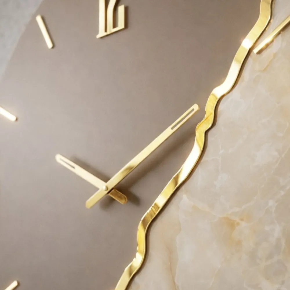 Orologi Da Parete Moderni-Selezionato da Mazzolaluce Orologio da parete 70 cm rotondo legno tortora resina effett marmo oro