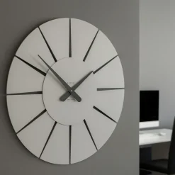 Orologi Da Parete Moderni-Selezionato da Mazzolaluce Orologio da parete colore alluminio rotondo in legno design moderno