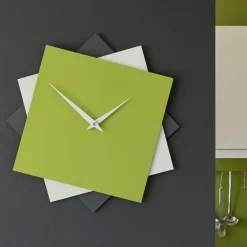 Orologi Da Parete Moderni-Selezionato da Mazzolaluce Orologio da parete design moderno verde mela originale